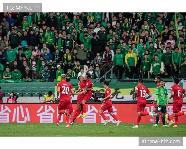 亚冠联赛持续回暖，昔日英雄重聚赛场展现顽强竞争力