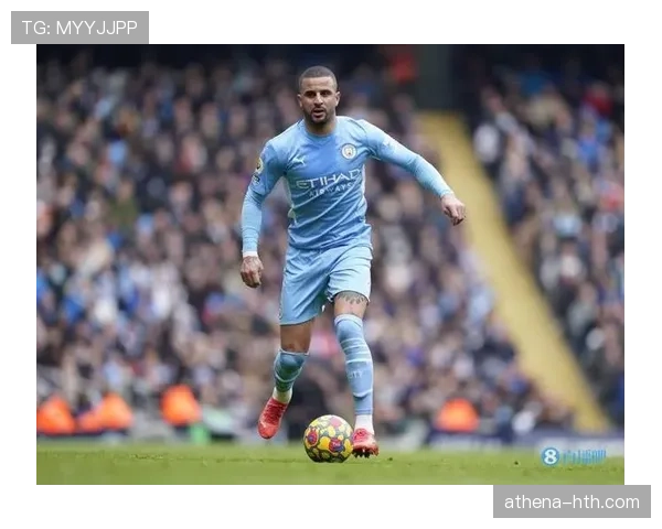 凯尔·沃克三中卫与边后卫角色切换的战术价值分析