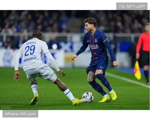 巴黎圣日耳曼中场统治力不足，攻防转换失衡对赛季表现造成影响